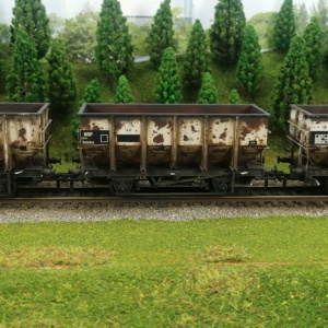 OO gauge rolling stock class HUO heavy weathering