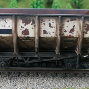 OO gauge rolling stock class HUO heavy weathering 4