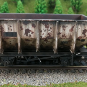 OO gauge rolling stock class HUO heavy weathering 5