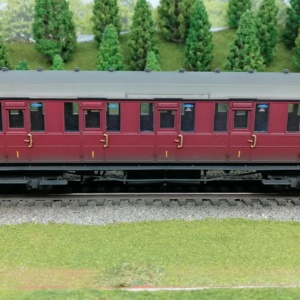 OO gauge rolling stock class Maroon coach light