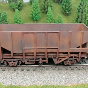 OO gauge rolling stock class hopper heavy rusted