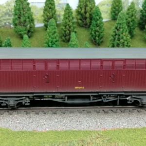 OO gauge rolling stock class siphon G Maroon light